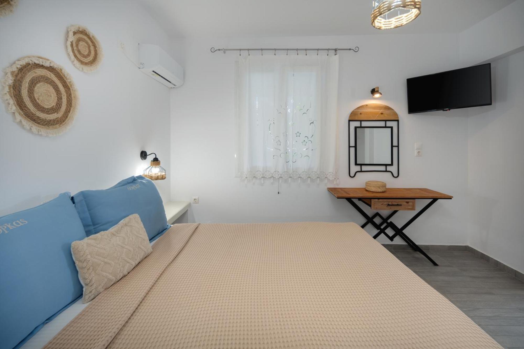 Dorkas Luxury Rooms&Apartments Livadakia Eksteriør billede